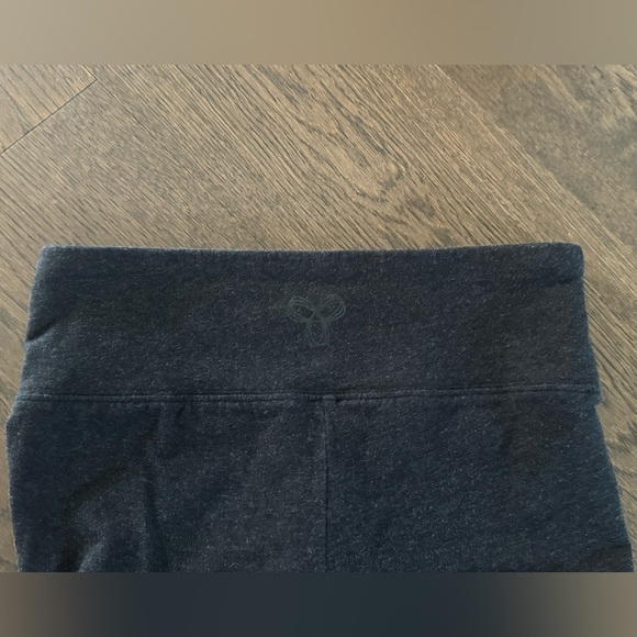 **SOLD** Youth Aritzia clothing lot bundle - 8 pieces in size XXS. - Picture 9 of 16